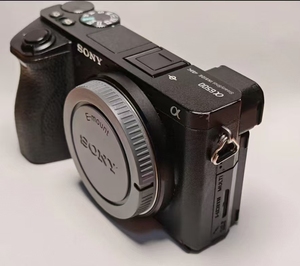 กล้องเดี่ยวมือสอง รุ่น Alpha 6500 Digital A6500 บันทึกวิดีโอ 4K 30fps พร้อมระบบกันสั่น 5 แกนในตัว กล้องนี้มีคุณสมบัติพิเศษ - Product Image 1