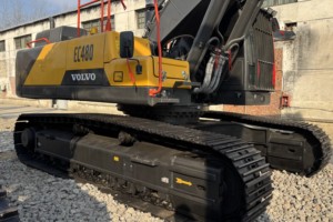 รถขุดตีนตะขาบ Volvo EC480 มือสอง ขนาด 48 ตัน เครื่องยนต์เดิม PLC ความจุบุ้งกี๋ 3.03 เมตร รุ่นปี 2024 ชั่วโมงการใช้งานต่ำ รับประกัน 1 ปี - Product Image 4