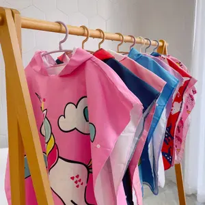핫 세일 제조업체 최신 디자인 극세사 키즈 후드 서핑 판초 어린이 비치 판초 타올