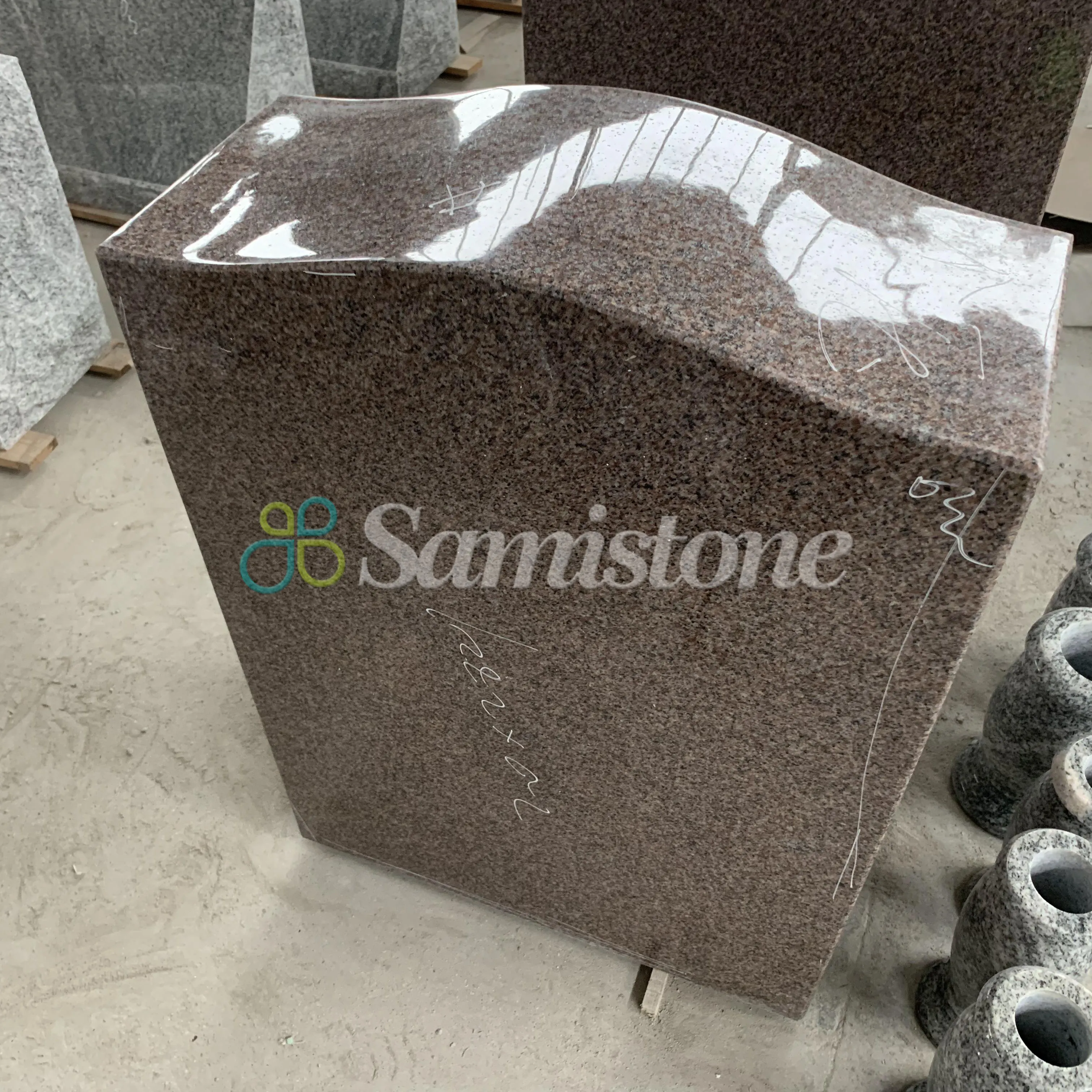 Samistone Ấn Độ Gỗ Gụ Granite Thẳng Đứng Bia Mộ Bia Mộ Làm Bằng Gỗ Gụ Đỏ Granite