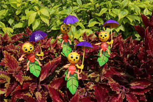 Dessin animé personnalisé escargot en plastique et <span class=keywords><strong>fourmis</strong></span> ornements de jardin vente directe d'usine pour les décorations de cour extérieure matériau PE - Product Image 4