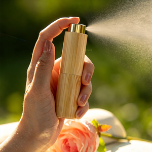 Flacon de parfum en <span class=keywords><strong>bambou</strong></span> 5ml 8ml 10ml, flacon pulvérisateur en <span class=keywords><strong>bambou</strong></span> <span class=keywords><strong>vide</strong></span> avec pulvérisateur doré rotatif télescopique, flacon pulvérisateur portable - Product Image 1