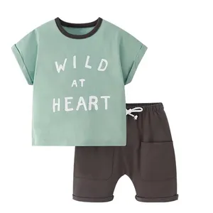 Conjunto de roupas personalizadas para meninos, calças de guarda elástica de manga curta com gola redonda estampada, conjunto de duas peças para o verão
