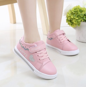 Zapatos Casuales para Niños al por Mayor, Diseño de Moda con Corazones Bordados, Estilo Tenis de Piel Sintética - Product Image 5