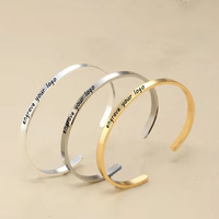 Bracelet menottes en acier inoxydable pour homme à graver votre logo personnalisé professionnel en gros d'usine