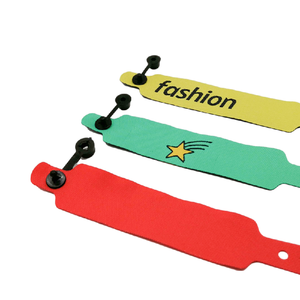 Bracelets tissés en tissu jetable personnalisés de vente chaude imperméables avec <span class=keywords><strong>code</strong></span> QR brodé réglable pour les fêtes d'événement - Product Image 3