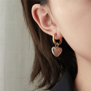 Pendientes de Acero Inoxidable Personalizados al por Mayor, Resistentes al Agua, Chapados en Oro de 18k, con Forma de Corazón, para Mujeres y Adolescentes - Product Image 2