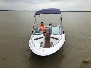 Yate de Fibra de Vidrio de 5.5 <span class=keywords><strong>Metros</strong></span> para <span class=keywords><strong>6</strong></span> Personas, Lujoso y Accesible, para Lago o Mar, con Motor Fuera de Borda de 115 Caballos de Fuerza, Cabina para Dormir en el Techo - Product Image 1