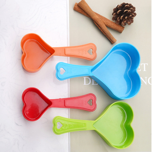 Juego de Tazas Medidoras de Plástico en Forma de Corazón Coloridas de Alta Calidad para Hornear y Cocinar - Product Image 2
