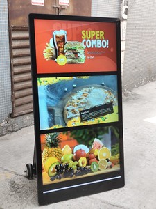 Affiche numérique extérieure Veto 43 pouces 4K, étanche IP65, haute luminosité, alimentée par batterie, signalétique portable rechargeable - Product Image 1