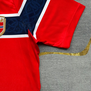 Fornitore all'ingrosso di articoli da <span class=keywords><strong>calcio</strong></span>: Nuova Maglia Ufficiale 2026/2027 Rossa N.9 da Uomo di Alta Qualità - Adoro Guardare la Stagione della Norvegia - Product Image 5