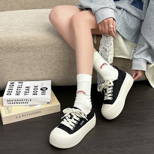 Nouvelles baskets en maille respirantes à semelle épaisse et robuste, antidérapantes et résistantes à l'usure, chaussures de sport décontractées pour femmes, collection été 2026 - Product Image 4