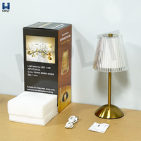 Lampes de table LED sans fil rechargeables de luxe au design nordique moderne avec contrôle tactile doré et 3 températures de couleur, pour bar