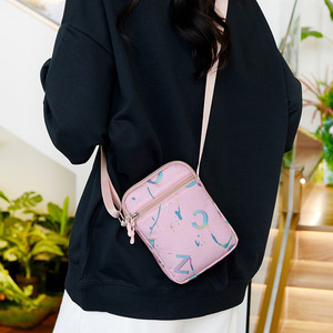 Bolso cruzado cuadrado vertical rosa con cremallera, bolso de pecho portátil para mujer para uso diario, para guardar el teléfono móvil y la tarjeta de identificación - Product Image 4