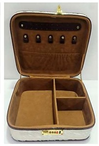 Boîte à bijoux portable avec motif floral en relief et poignée de transport pratique pour le rangement à domicile et l'organisation en voyage - Product Image 3