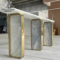 Table console haut de gamme pour usage commercial, plateau en marbre avec pieds en métal doré pour projet de hall d'hôtel