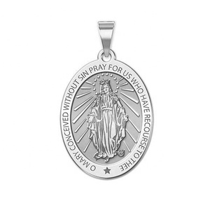 Medalla ovalada de acero inoxidable exclusiva de <span class=keywords><strong>Yiwu</strong></span> Aceon, Virgen María chapada en oro, reza por nosotros para un colgante milagroso con Zircon Main Ston