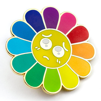 Kustom desain gratis pelangi bunga pin logam Anime lembut keras Enamel berlapis emas lencana jimat