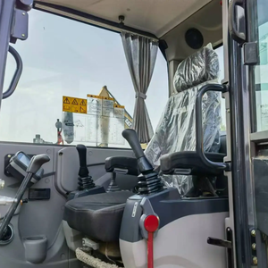 La toute nouvelle mini pelle sur chenilles Shantui 6 tonnes fabriquée en Chine Shantui SE60 est en stock à vendre - Product Image 1