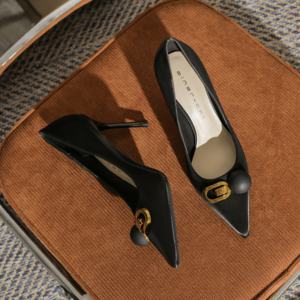 Chaussures sexy et respirantes pour femmes, en similicuir huilé, à bout pointu, talons chaton ajourés, confortables, à enfiler, à talon moyen - Product Image 3