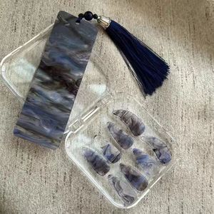 Wholesale various color celluloid material guzheng stand triangular sets, 8 pieces per <b>box</b>, with double-sided arc shape. - Product Image 6