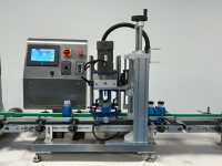 Machine de bouchage de bouteilles multi-formes - Bouteilleuse de table robuste pour ligne de production