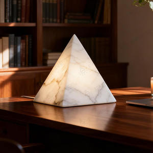 Lámpara de Mesa Moderna con Forma de Pirámide, Luz de Alabastro para una Elegancia Ambiental - Product Image 5