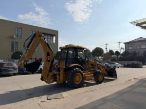 รถตักล้อยาง CAT 420F รุ่นใหม่ ประสิทธิภาพเสถียร พร้อมบุ้งกี๋ 4-in-1 สำหรับงานจัดสวนและงานก่อสร้างท่อ - Product Image 2