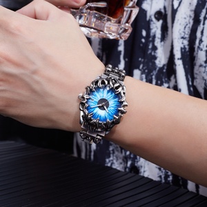 PT 1453 <span class=keywords><strong>Millennium</strong></span> Y2K Alien Series Watch Hombres Retro Moda Punk Eye Eagle Claw Nuevo reloj de cuarzo avanzado - Product Image 3