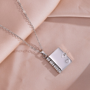 Collar con Colgante <span class=keywords><strong>de</strong></span> Libro <span class=keywords><strong>de</strong></span> Cartas <span class=keywords><strong>de</strong></span> <span class=keywords><strong>Amor</strong></span> Grabado en Acero Inoxidable, Estilo Europeo Americano, Chapado en Oro <span class=keywords><strong>de</strong></span> 18K, Diseño Minimalista <span class=keywords><strong>para</strong></span> Mamá - Product Image 5