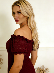 Vestido Ajustado con Hombros Descubiertos para Mujer - Vestido de Encaje Color Vino Tinto con Mangas con Volantes, Diseño Elegante y Sexy para Fiestas - Product Image 1