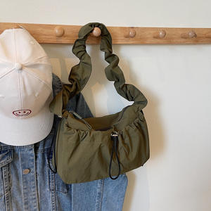 Sac nuage plissé en dentelle <span class=keywords><strong>de</strong></span> style coréen pour femmes, sac bandoulière léger, sac fourre-tout <span class=keywords><strong>de</strong></span> <span class=keywords><strong>sport</strong></span> décontracté <span class=keywords><strong>de</strong></span> grande capacité. - Product Image 4