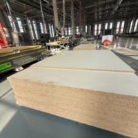 Panneau OSB2 ignifuge de 9 mm, panneau de particules orientées, matériau de construction intérieur, utilisation hôtelière