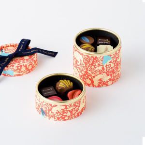 Customizable <strong>Graceful</strong> Paper Chocolate Box Perfect for Gifting Assorted Chocolate Treats - Product Image 3