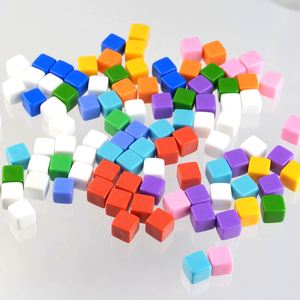 Dés vierges multicolores en vrac pour jeux de société et enseignement des mathématiques - Product Image 4