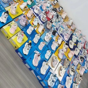 Liquidación de Calzado: Sandalias para Mujer, Zapatillas para Hombre y Niño, Lotes de Calzado Nuevo de Marca, Venta al Por Mayor a Precios Bajos - Product Image 1