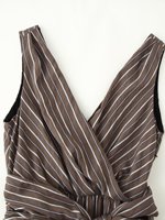 Combinaison chic sans manches pour femme, nouvelle collection 2026, style décontracté, rayée, col en V, avec ceinture décorative, tendance rétro.