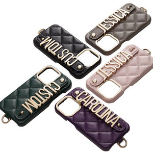 Custodia per telefono in pelle di lusso personalizzabile per <span class=keywords><strong>iPhone</strong></span> 13/12/11pro Max lettera a righe d'oro con nome Charm cinturino - Product Image 1