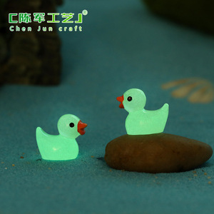 Buena calidad chenjun Moss Micro-paisaje que brilla en la oscuridad pato amarillo pato muñeca colgante accesorios decorativos artesanías de resina pequeño O - Product Image 2