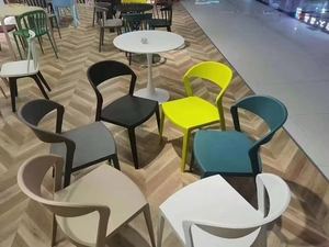Chaise de salle à manger en plastique PP bon marché de style populaire de designer pour jardin extérieur, restaurant, café-restaurant - Product Image 3