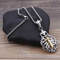 Pendentifs vintage en forme de croix et d'épée, contrastant or et argent