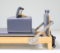 Machine de Pilates pliable en bois de chêne durable et écologique avec ressorts réglables pour usage domestique et en studio
