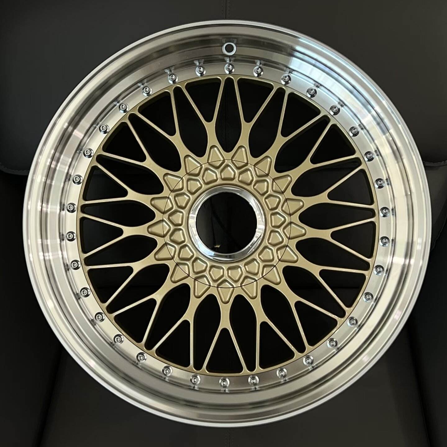 โกลเด้น