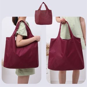 Bolsa de Compras Plegable Reutilizable de Plástico para Mujer, Personalizada, Reciclada, con Logotipo - Product Image 6