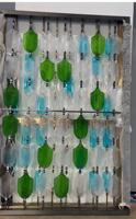 Pendentifs suspendus en verre cristal en forme de plumes colorées en gros pour projets de décoration d'hôtels, de restaurants et de villas