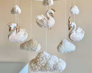Venta al por mayor Swan Baby Mobile Girl Boucle Mobile, baby Room decor Nursery Mobile - Product Image 6