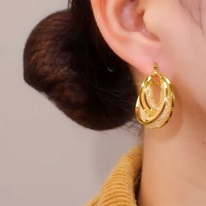 Eleganti Orecchini Pendenti da Donna alla Moda con Design Geometrico a Rete Traforata - Product Image 4