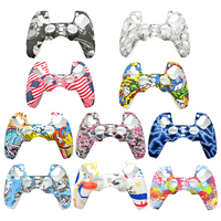 Coque de protection ergonomique en silicone antidérapante à points, imprimée par transfert d'eau à motifs multiples pour manette PS5 DualSense