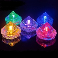 A forma di diamante LED Glow cubetti di ghiaccio ad attivazione dell'acqua luce lampeggiante blocco LED festa di balneazione per bambini giocattolo per eventi di laurea
