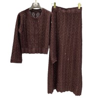 Nouvel ensemble de luxe en maille pour femme, style modeste, collection Printemps 2026, avec perles en strass, col rond, décontracté, 2 pièces : pull et jupe midi